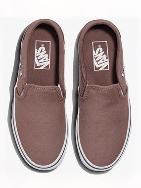 New w/ Box Vans Slip On Sneakers size 9
